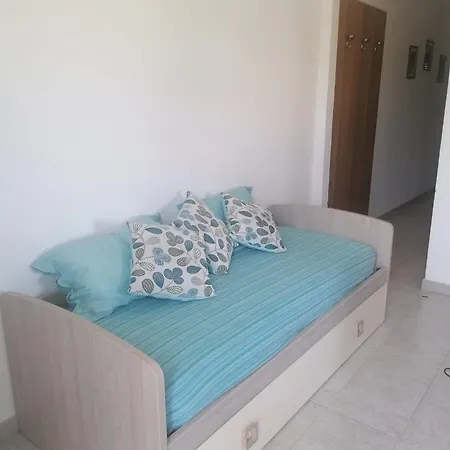 Elizabeth Apartment *
